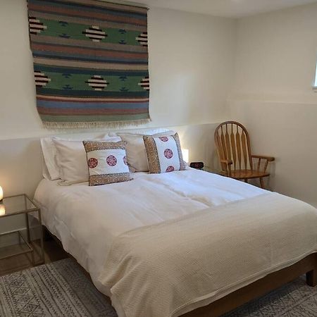 Bright Modern 1Br Suite In Sooke Village Core 外观 照片