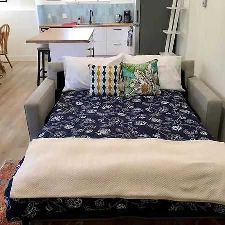 Bright Modern 1Br Suite In Sooke Village Core 外观 照片