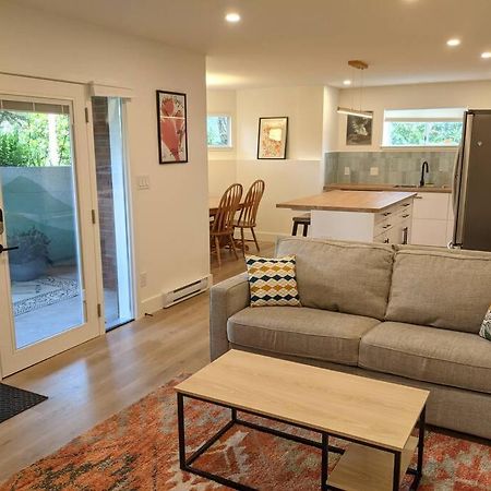 Bright Modern 1Br Suite In Sooke Village Core 外观 照片
