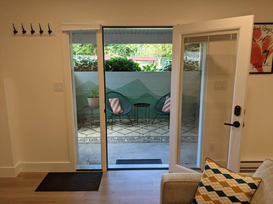 Bright Modern 1Br Suite In Sooke Village Core 外观 照片