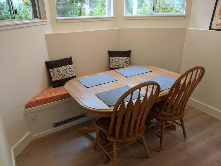 Bright Modern 1Br Suite In Sooke Village Core 外观 照片