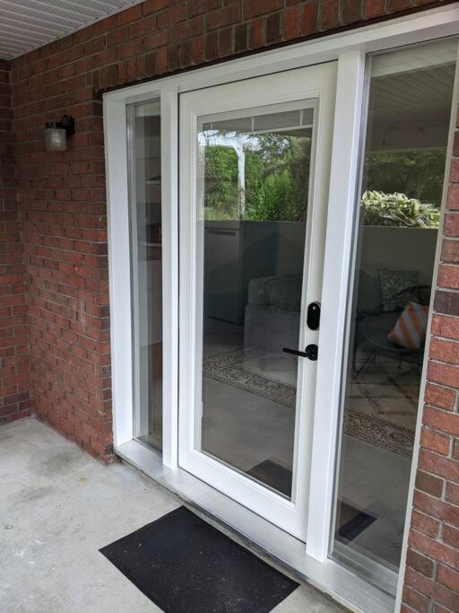 Bright Modern 1Br Suite In Sooke Village Core 外观 照片