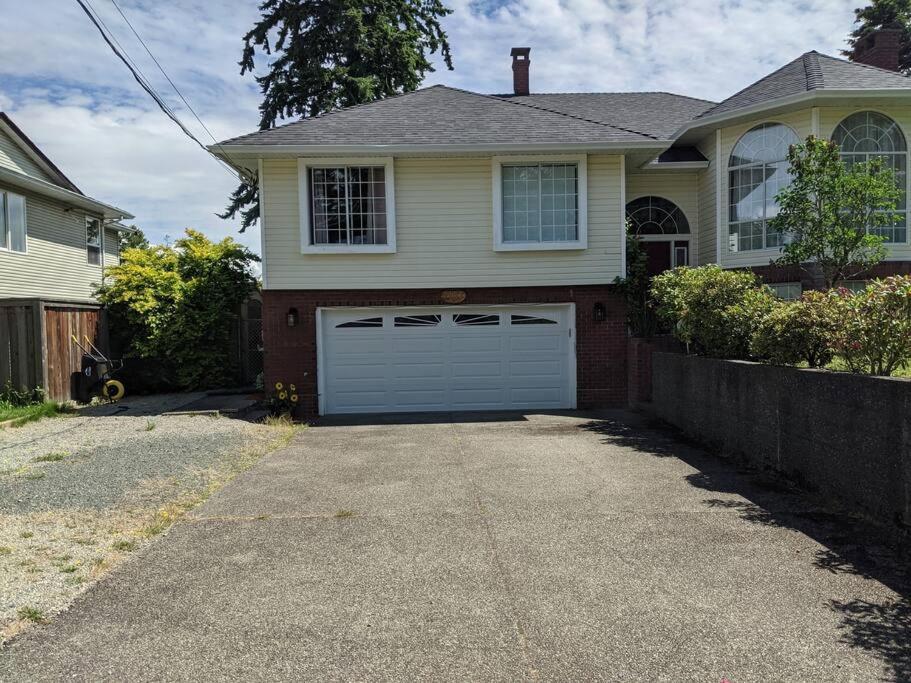 Bright Modern 1Br Suite In Sooke Village Core 外观 照片